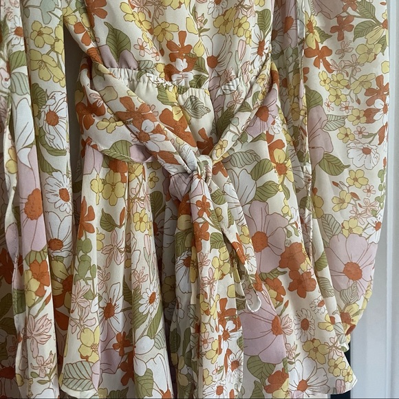 NWOT Bella Floral Romper - Picture 4 of 5